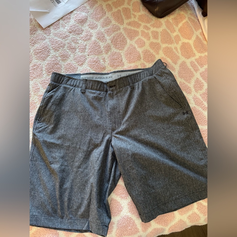 Under Armour Shorts Mens Size 38 Gray Light NEW